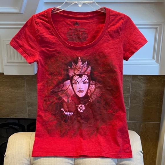 𝅺AF: Disney Store Villains Evil Queen Red T-shirt - Picture 1 of 4
